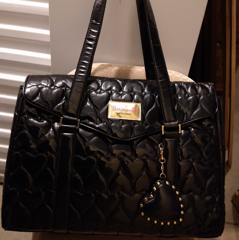 Betseyville Quilted Heart Black/Gold Laptop Bag